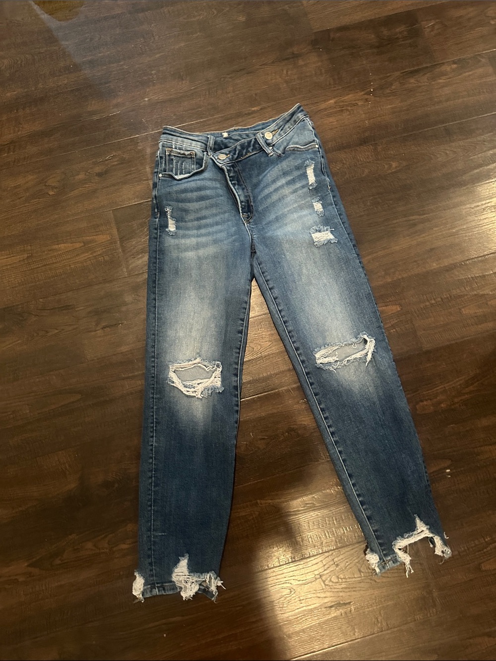 Distressed Boyfriend Jeans in Medium Blue Wash